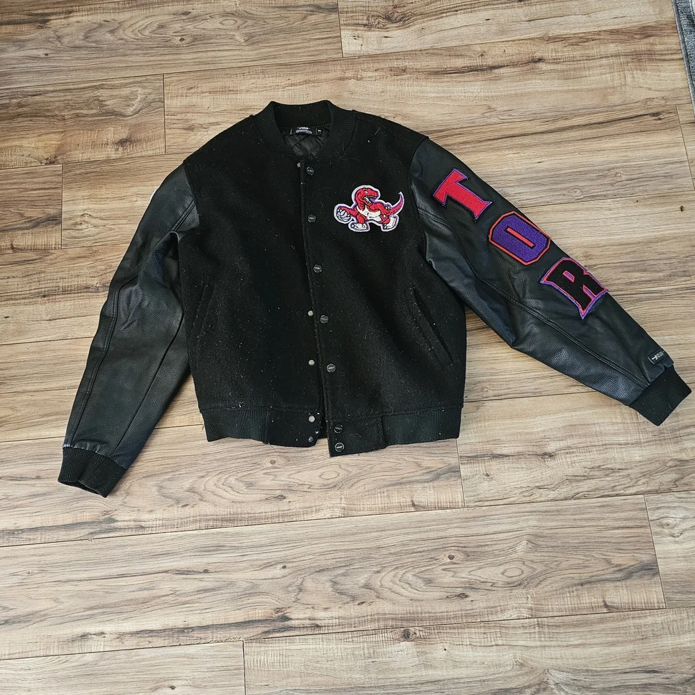 Toronto Raptor Letterman Pro Standard - Picture 2 of 4